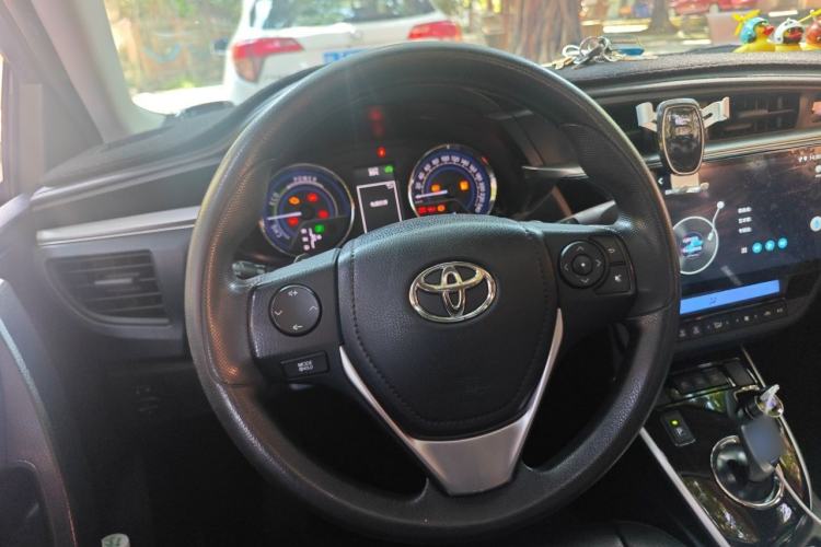Used Toyota Levin 2016 Dual-Engine 1.8H GS E-CVT Elite Model with Sunroof Steering Wheel