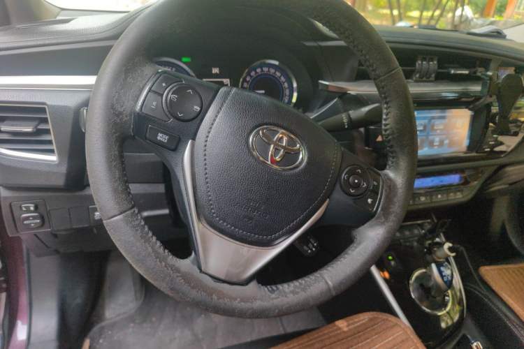 Used Toyota Levin 2016 Dual-Engine 1.8H V E-CVT Luxury Edition Steering Wheel