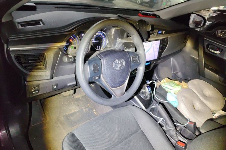 Used Toyota Levin 2016 Dual-Engine 1.8H GS E-CVT Elite Model with Sunroof Steering Wheel