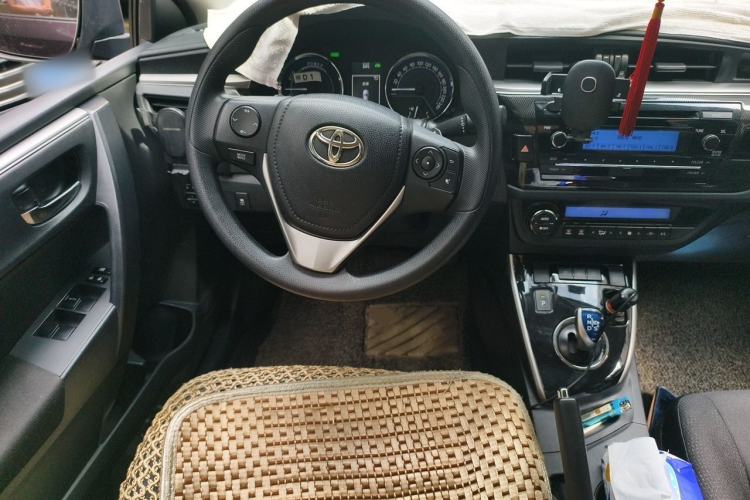 Used Toyota Levin 2016 Dual-Engine 1.8H GS E-CVT Elite Model with Sunroof Steering Wheel