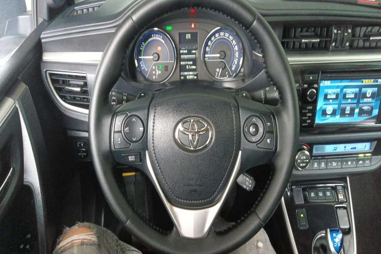 Used Toyota Levin 2016 Dual-Engine 1.8H V E-CVT Luxury Edition Steering Wheel