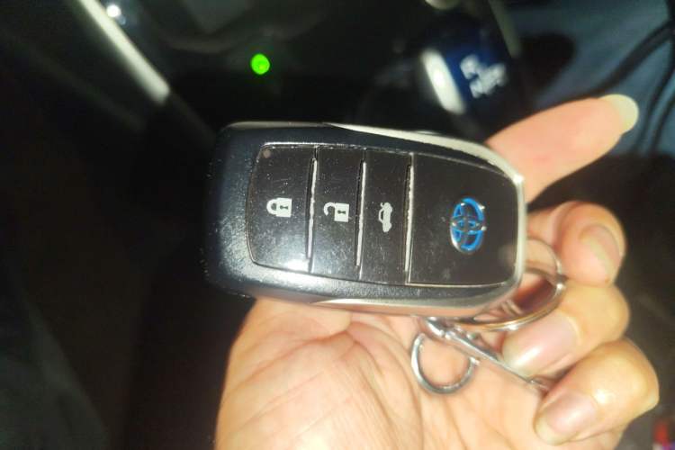 Used Toyota Levin 2016 Dual-Engine 1.8H GS E-CVT Elite Model with Sunroof Vehicle Key