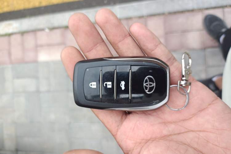 Used Toyota Levin 2016 Dual-Engine 1.8H GS-L E-CVT Leading Edition Vehicle Key