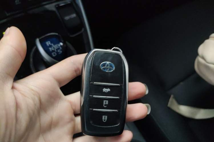 Used Toyota Levin 2016 Dual-Engine 1.8H GS E-CVT Elite Model with Sunroof Vehicle Key