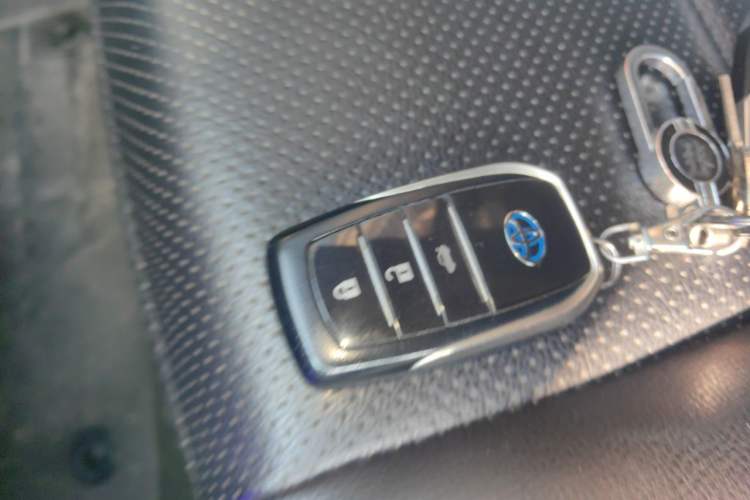 Used Toyota Levin 2016 Dual-Engine 1.8H GS E-CVT Elite Model with Sunroof Vehicle Key