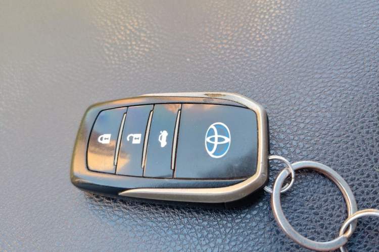 Used Toyota Levin 2016 Dual-Engine 1.8H GS E-CVT Elite Model with Sunroof Vehicle Key