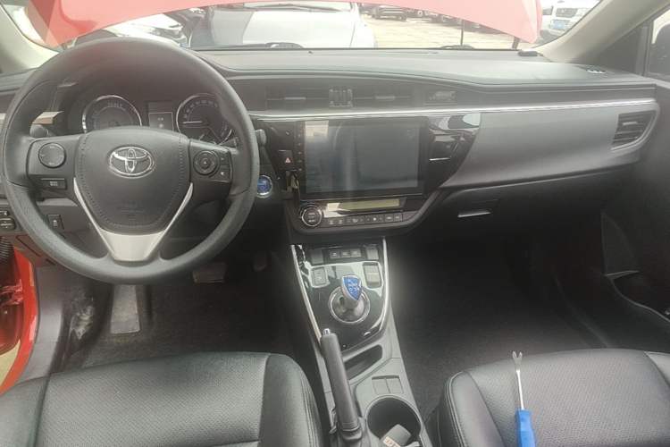 Used Toyota Levin 2016 Dual-Engine 1.8H GS E-CVT Elite Model with Sunroof Center Console