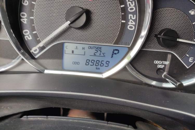 Used Toyota Levin 2016 1.6G CVT Elite Edition Odometer Close Up