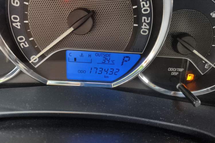 Used Toyota Levin 2016 1.6G CVT Elite Edition Odometer Close Up