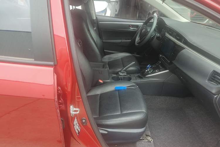 Used Toyota Levin 2016 Dual-Engine 1.8H GS E-CVT Elite Model with Sunroof Right Front Seat