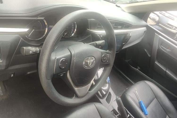 Used Toyota Levin 2016 Dual-Engine 1.8H GS E-CVT Elite Model with Sunroof Steering Wheel