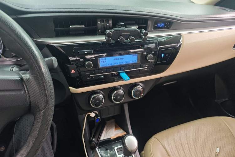 Used Toyota Levin 2016 1.6G CVT Elite Edition Audio And AC Panel