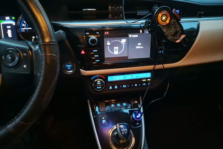 Used Toyota Levin 2016 Dual-Engine 1.8H GS-L E-CVT Leading Edition Audio And AC Panel