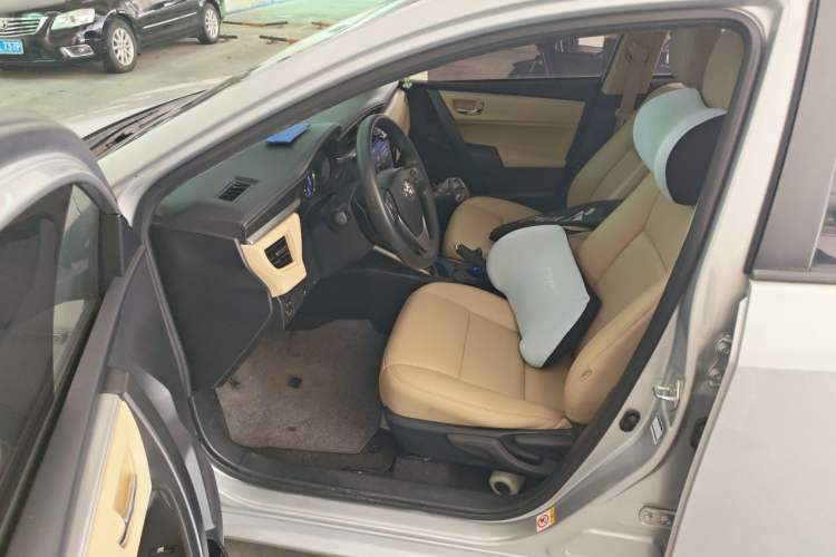 Used Toyota Levin 2016 Dual-Engine 1.8H GS E-CVT Elite Model with Sunroof Driver Seat