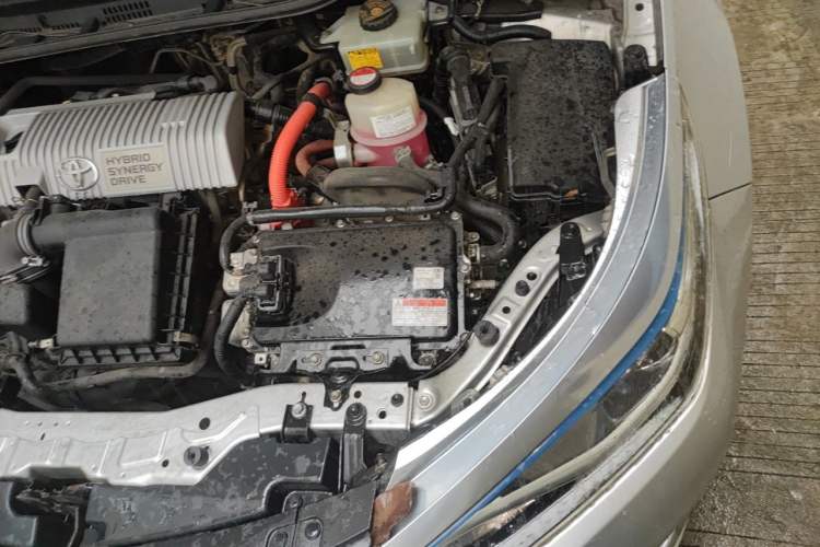 Used Toyota Levin 2016 Dual-Engine 1.8H GS E-CVT Elite Model with Sunroof Engine Bay Left