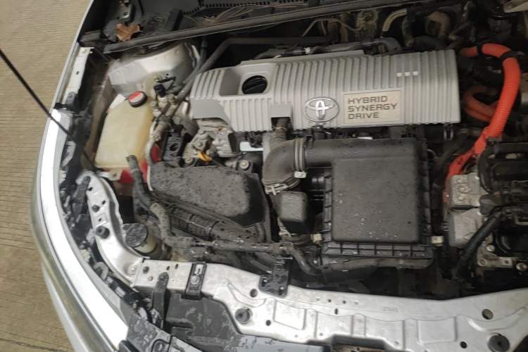 Used Toyota Levin 2016 Dual-Engine 1.8H GS E-CVT Elite Model with Sunroof Engine Bay Right