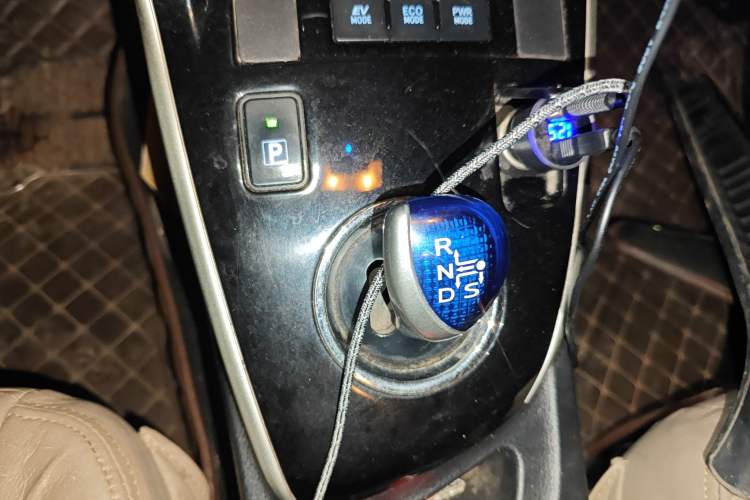 Used Toyota Levin 2016 Dual-Engine 1.8H GS E-CVT Elite Model with Sunroof Gear Lever