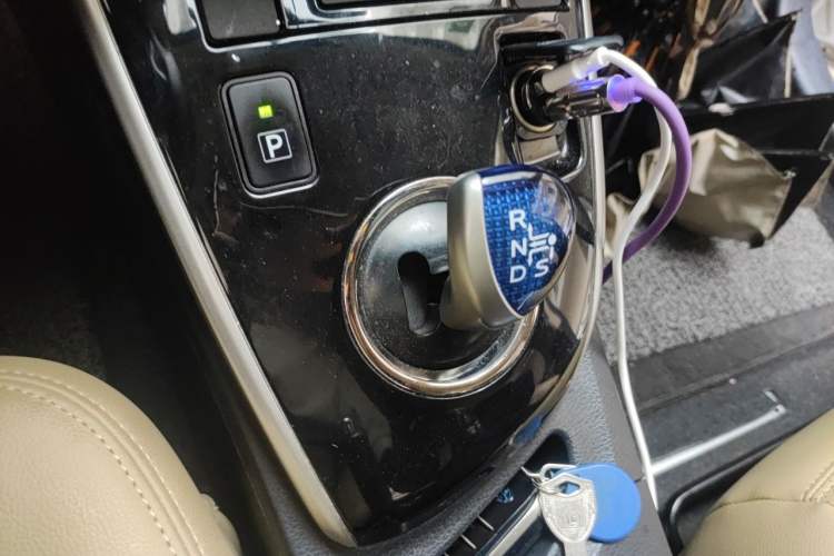 Used Toyota Levin 2016 Dual-Engine 1.8H GS E-CVT Elite Model with Sunroof Gear Lever