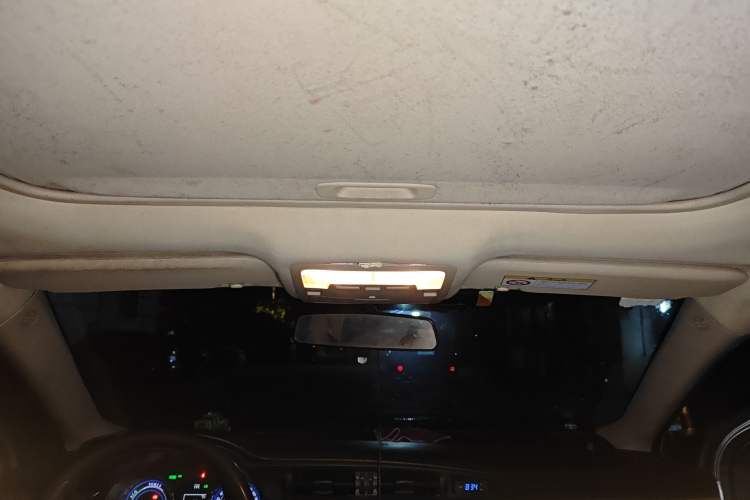 Used Toyota Levin 2016 Dual-Engine 1.8H GS E-CVT Elite Model with Sunroof Headliner