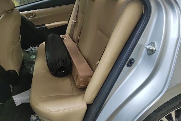Used Toyota Levin 2016 Dual-Engine 1.8H GS E-CVT Elite Model with Sunroof Left Rear Seat