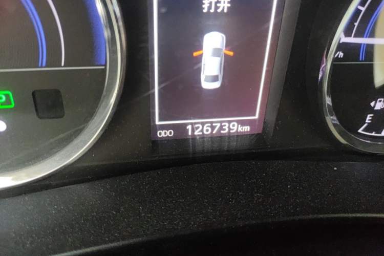 Used Toyota Levin 2016 Dual-Engine 1.8H GS E-CVT Elite Model with Sunroof Odometer Close Up