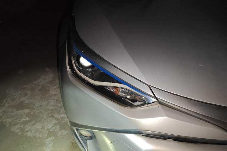 Used Toyota Levin 2016 Dual-Engine 1.8H GS E-CVT Elite Model with Sunroof Right Front Headlight