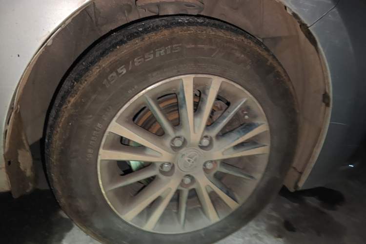 Used Toyota Levin 2016 Dual-Engine 1.8H GS E-CVT Elite Model with Sunroof Right Front Wheel Hub