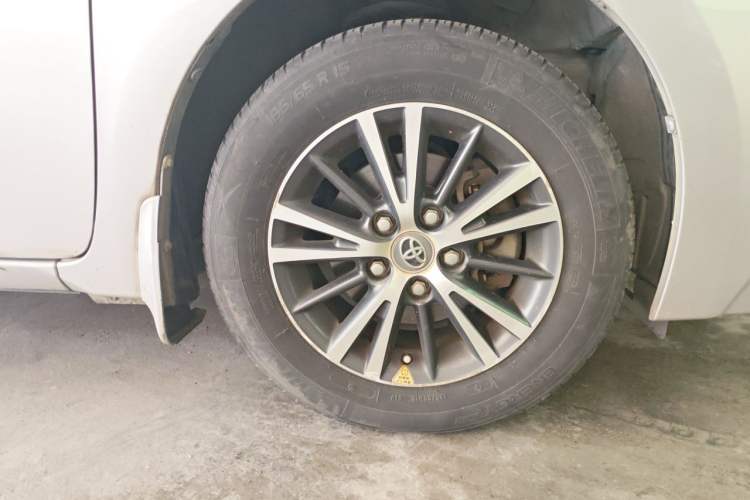 Used Toyota Levin 2016 Dual-Engine 1.8H GS E-CVT Elite Model with Sunroof Right Front Wheel Hub