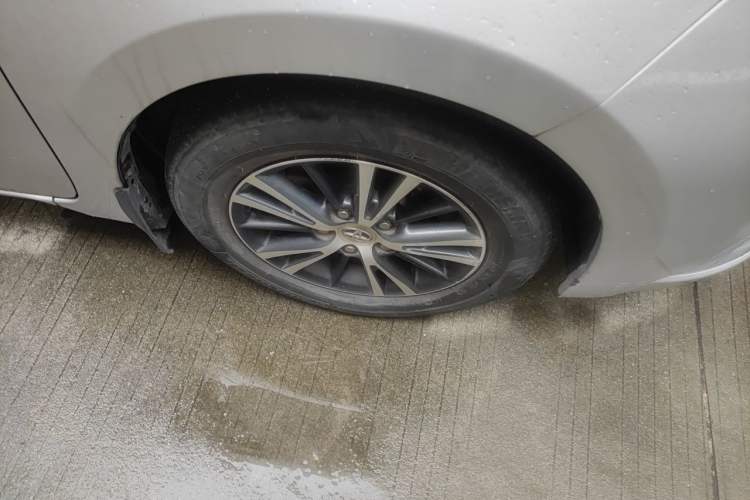 Used Toyota Levin 2016 Dual-Engine 1.8H GS E-CVT Elite Model with Sunroof Right Front Wheel Hub