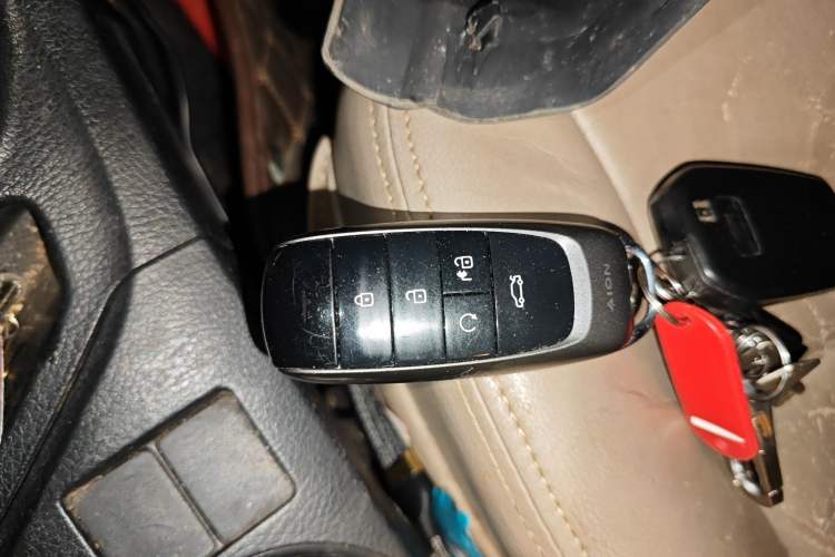 Used Toyota Levin 2016 Dual-Engine 1.8H GS E-CVT Elite Model with Sunroof Vehicle Key