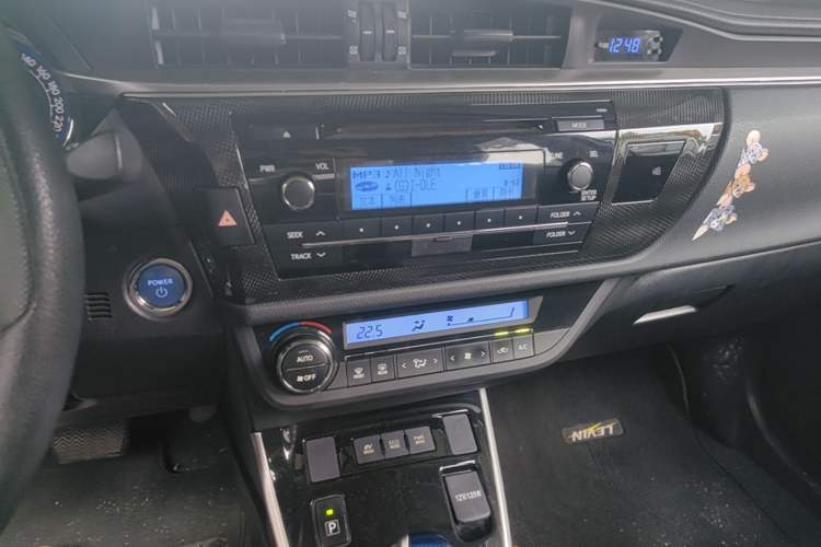 Used Toyota Levin 2016 Dual-Engine 1.8H GS E-CVT Elite Model with Sunroof Audio And AC Panel