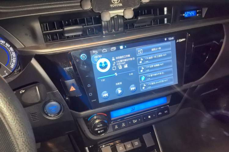Used Toyota Levin 2016 Dual-Engine 1.8H GS E-CVT Elite Model with Sunroof Audio And AC Panel