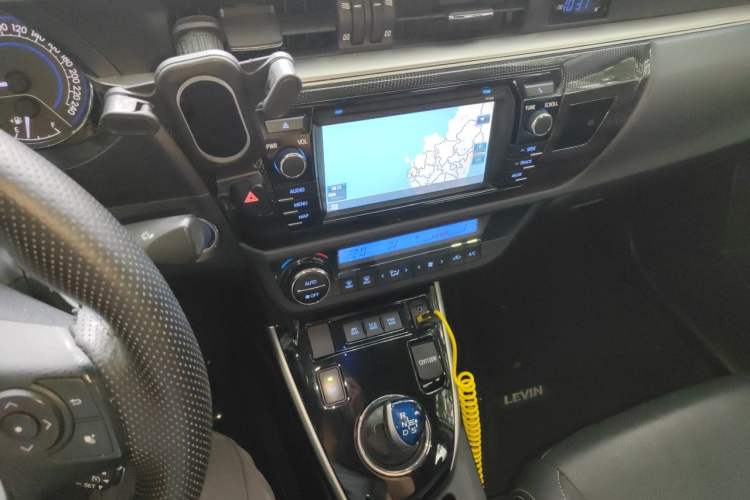 Used Toyota Levin 2016 Dual-Engine 1.8H V E-CVT Luxury Edition Audio And AC Panel