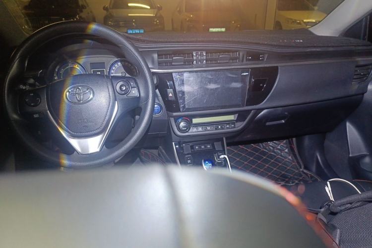 Used Toyota Levin 2016 Dual-Engine 1.8H GS E-CVT Elite Model with Sunroof Center Console