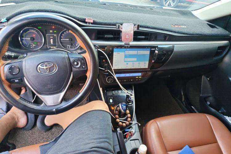 Used Toyota Levin 2016 Dual-Engine 1.8H GS E-CVT Elite Model with Sunroof Center Console