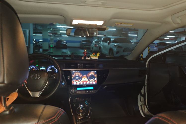 Used Toyota Levin 2016 Dual-Engine 1.8H GS E-CVT Elite Model with Sunroof Center Console