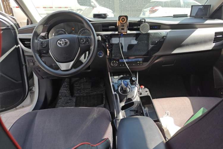 Used Toyota Levin 2016 Dual-Engine 1.8H GS E-CVT Elite Model with Sunroof Center Console
