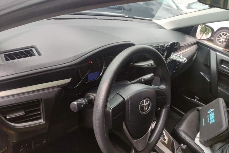 Used Toyota Levin 2016 1.6G CVT Elite Edition Center Console