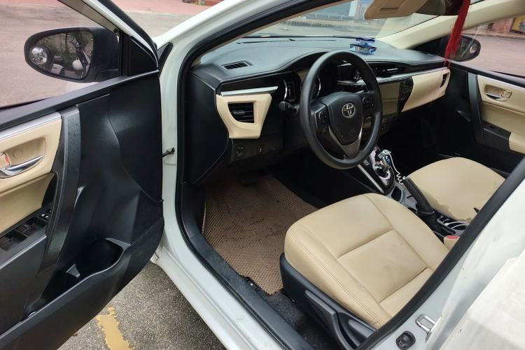 Used Toyota Levin 2016 Dual-Engine 1.8H GS E-CVT Elite Model with Sunroof Driver Seat