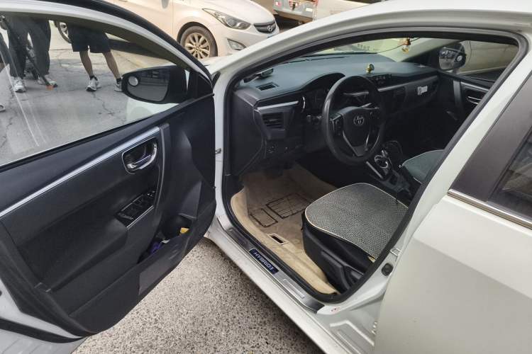 Used Toyota Levin 2016 Dual-Engine 1.8H GS E-CVT Elite Model with Sunroof Driver Seat