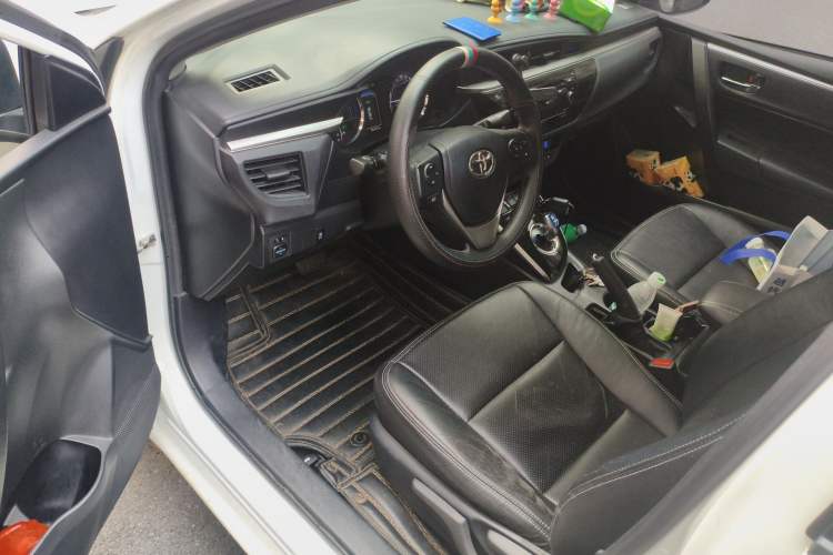 Used Toyota Levin 2016 Dual-Engine 1.8H GS E-CVT Elite Model with Sunroof Driver Seat