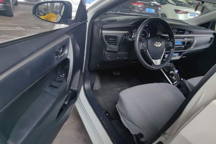 Used Toyota Levin 2016 Dual-Engine 1.8H GS E-CVT Elite Model with Sunroof Driver Seat