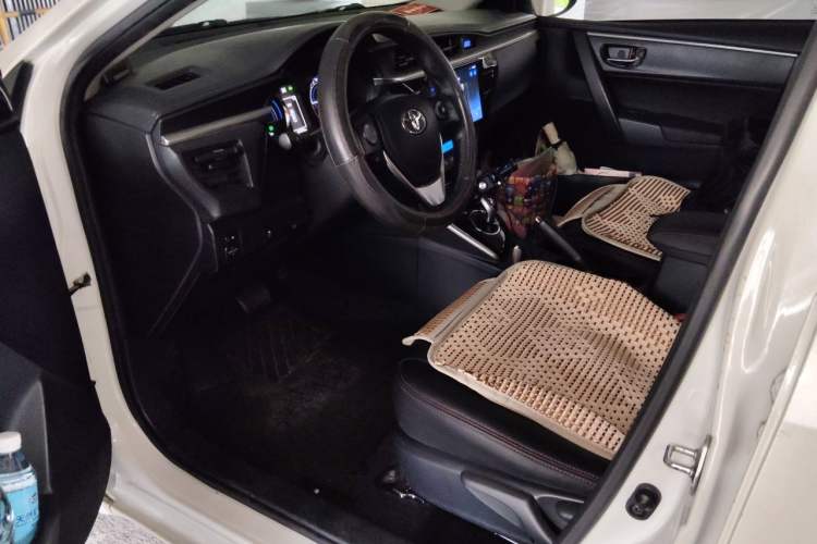 Used Toyota Levin 2016 Dual-Engine 1.8H GS E-CVT Elite Model with Sunroof Driver Seat