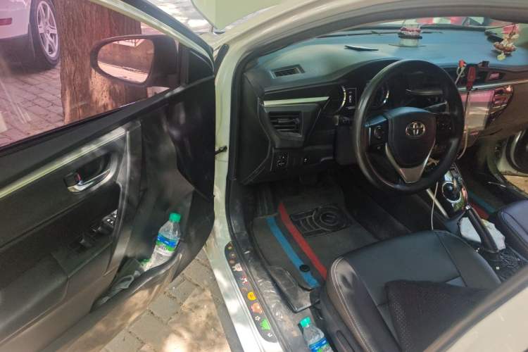 Used Toyota Levin 2016 Dual-Engine 1.8H GS E-CVT Elite Model with Sunroof Driver Seat