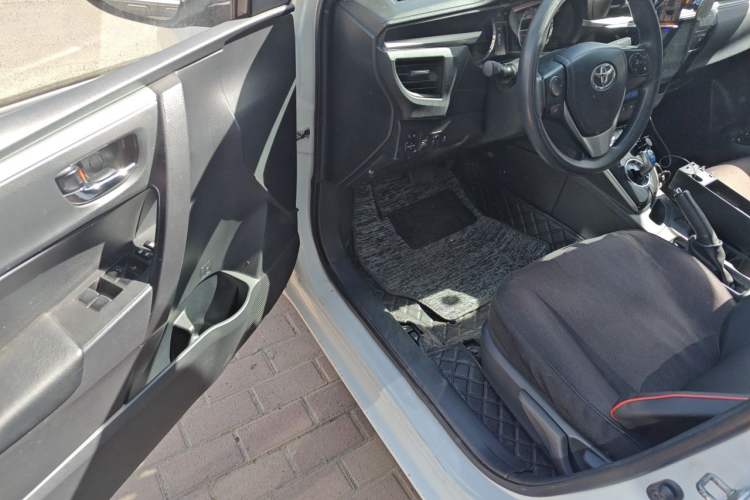 Used Toyota Levin 2016 Dual-Engine 1.8H GS E-CVT Elite Model with Sunroof Driver Seat