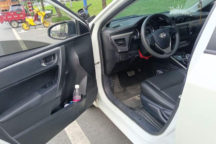 Used Toyota Levin 2016 Dual-Engine 1.8H GS E-CVT Elite Model with Sunroof Driver Seat