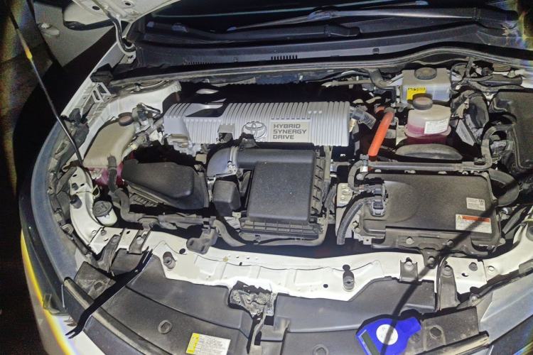 Used Toyota Levin 2016 Dual-Engine 1.8H GS E-CVT Elite Model with Sunroof Engine Bay