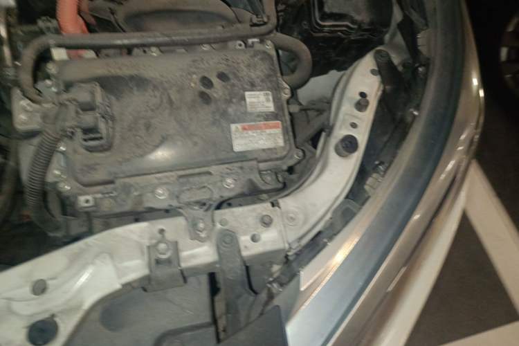 Used Toyota Levin 2016 Dual-Engine 1.8H GS E-CVT Elite Model with Sunroof Engine Bay Left