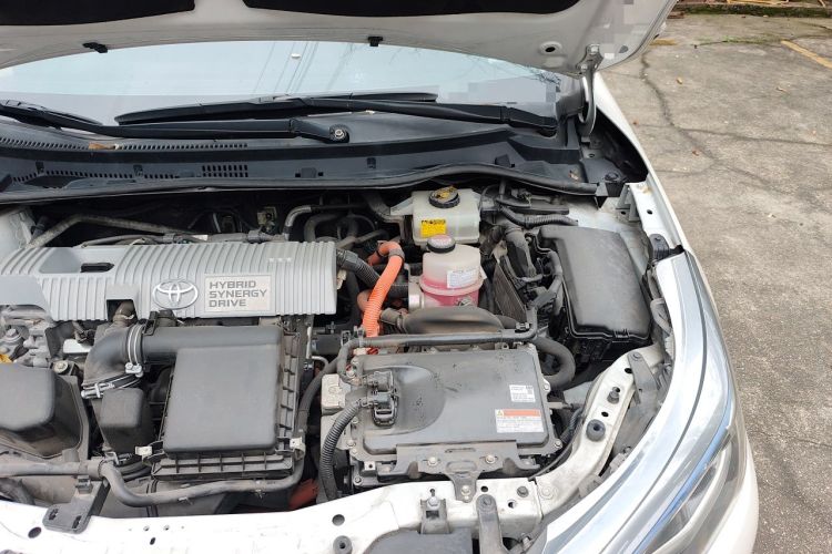 Used Toyota Levin 2016 Dual-Engine 1.8H GS E-CVT Elite Model with Sunroof Engine Bay Left
