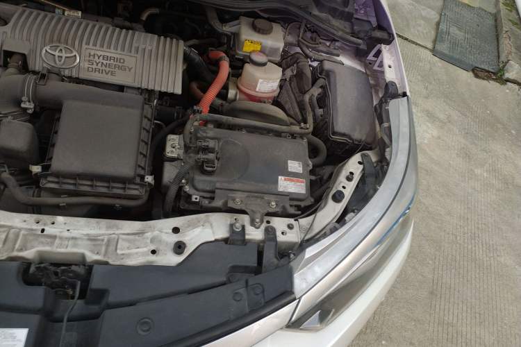 Used Toyota Levin 2016 Dual-Engine 1.8H GS E-CVT Elite Model with Sunroof Engine Bay Left